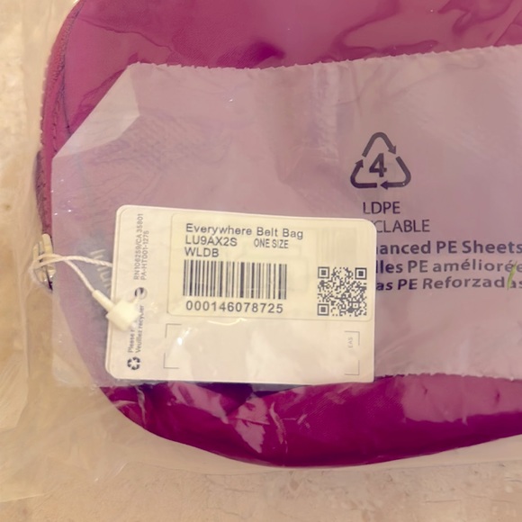 🍋 Lululemon Everywhere Belt Bag in Berry FINAL OFFER - Picture 2 of 16